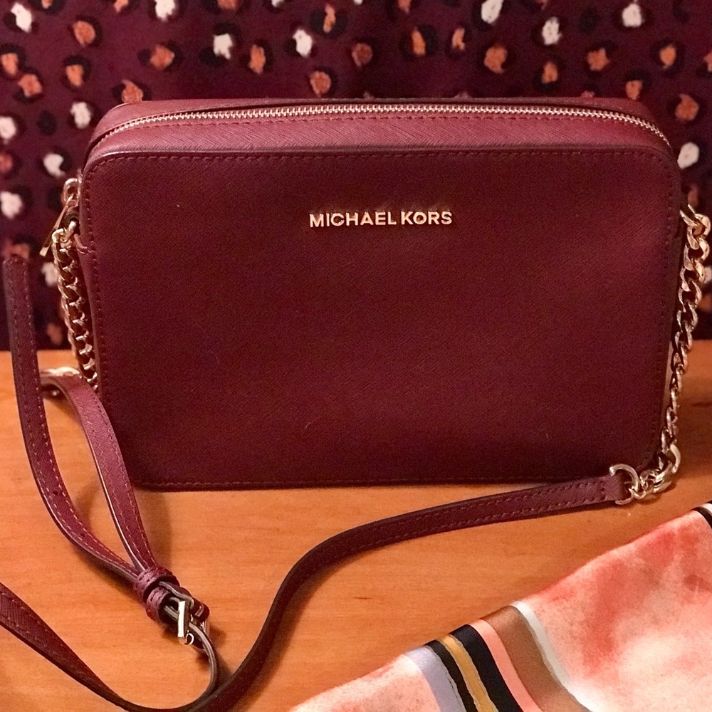MICHAEL Michael Kors Jet Set Crossbody-Maroon
